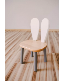 Kolorowe krzesełko z drewna dla dziecka